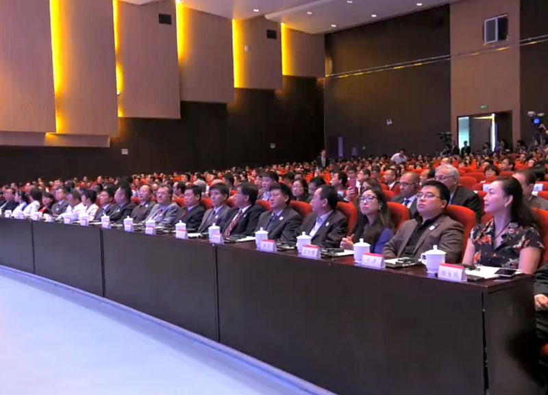 每个妇女，，，，，，每个儿童启动仪式